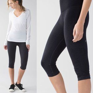 Lululemon Heathered Black Mid Rise Seamless In the Flow Crop